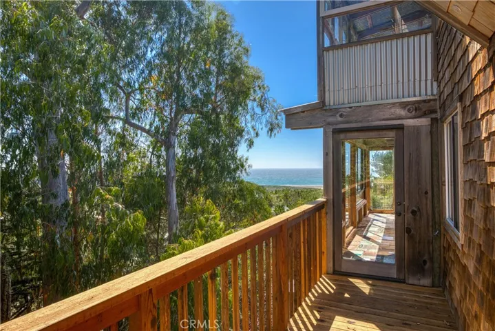 deck extends to bedroom 2 and beyond