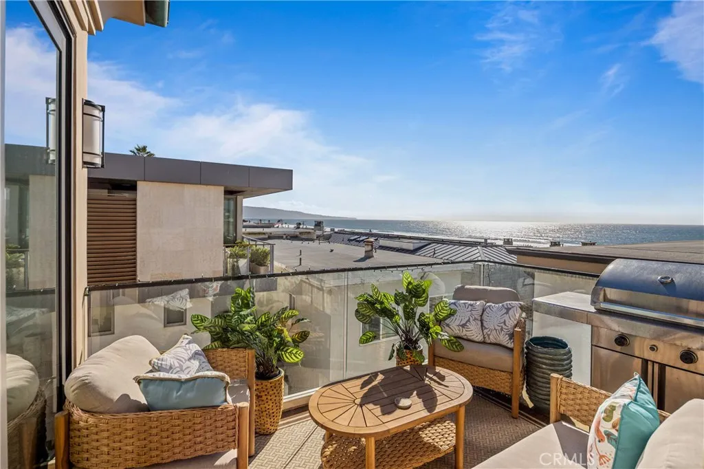 124 2nd Place, Manhattan Beach, California 90266, 2 Bedrooms Bedrooms, ,3 BathroomsBathrooms,Residential Lease,For Rent,2nd,SB25134841