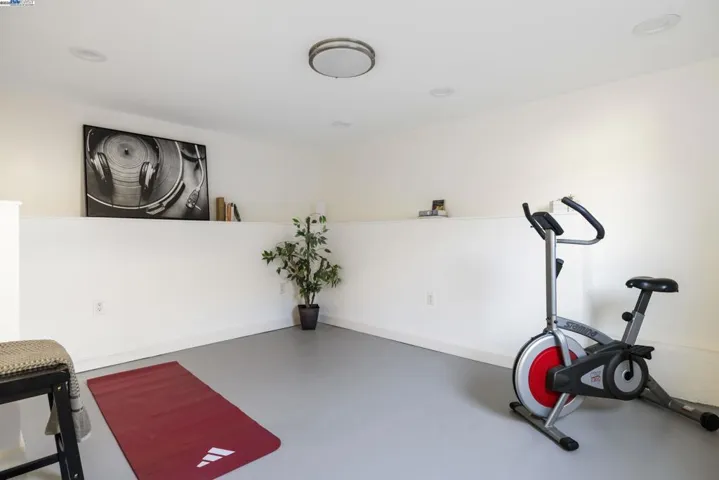 8802 Seneca St, Oakland, California 94605