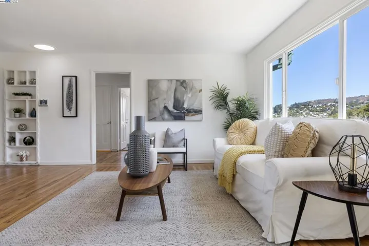 8802 Seneca St, Oakland, California 94605