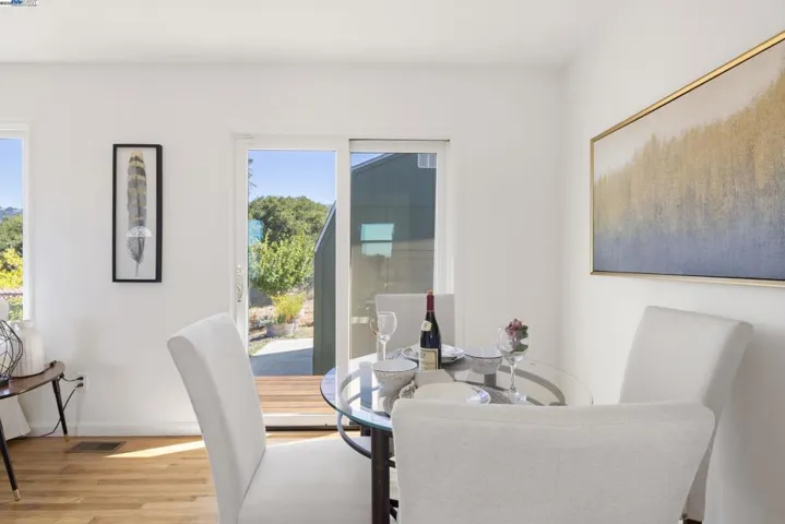 8802 Seneca St, Oakland, California 94605