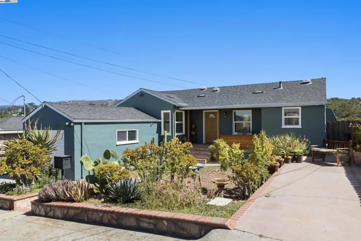 8802 Seneca St, Oakland, California 94605