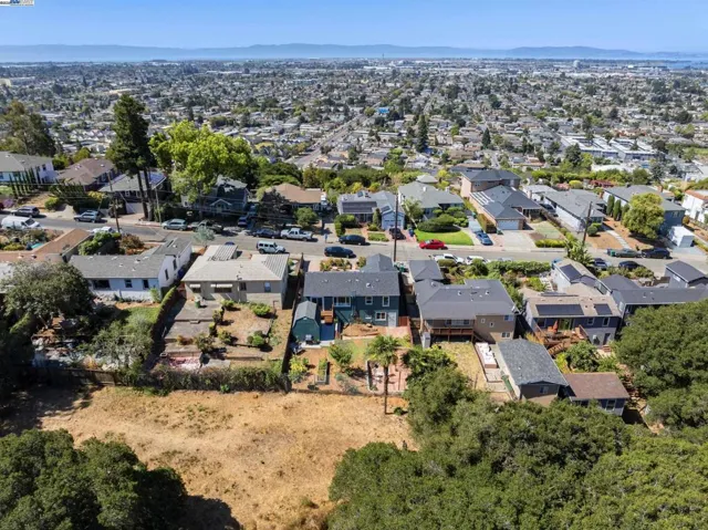 8802 Seneca St, Oakland, California 94605