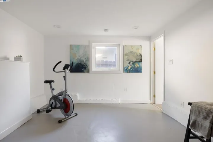 8802 Seneca St, Oakland, California 94605