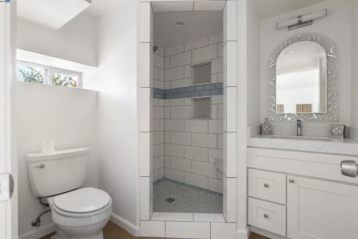 8802 Seneca St, Oakland, California 94605
