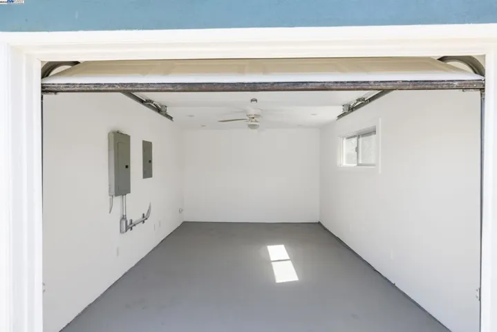 8802 Seneca St, Oakland, California 94605