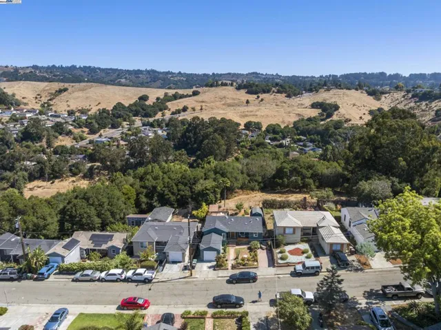 8802 Seneca St, Oakland, California 94605
