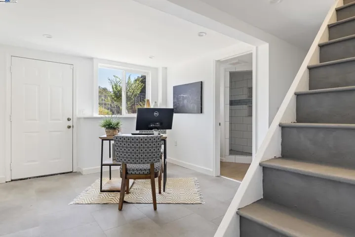 8802 Seneca St, Oakland, California 94605