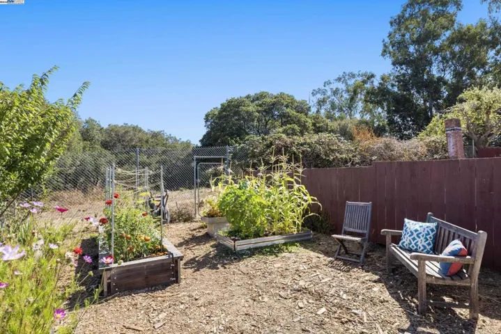 8802 Seneca St, Oakland, California 94605