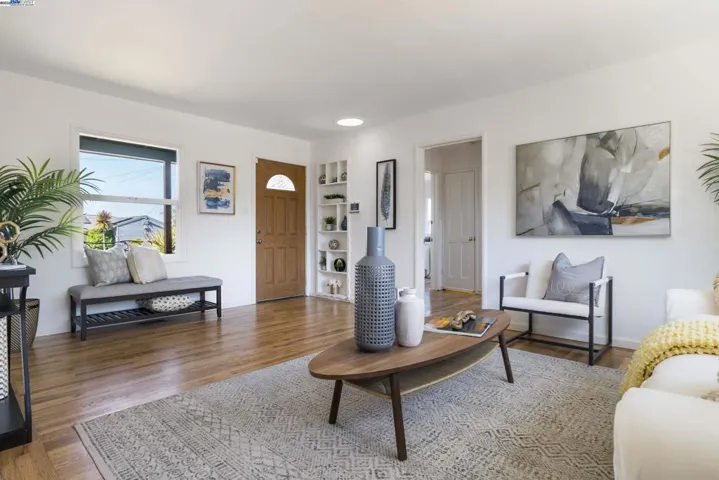 8802 Seneca St, Oakland, California 94605