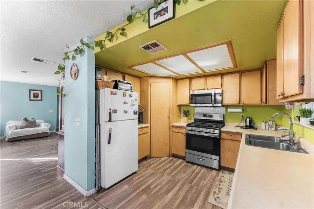 39132 161st Street E, Palmdale, California 93591 home-pic-18