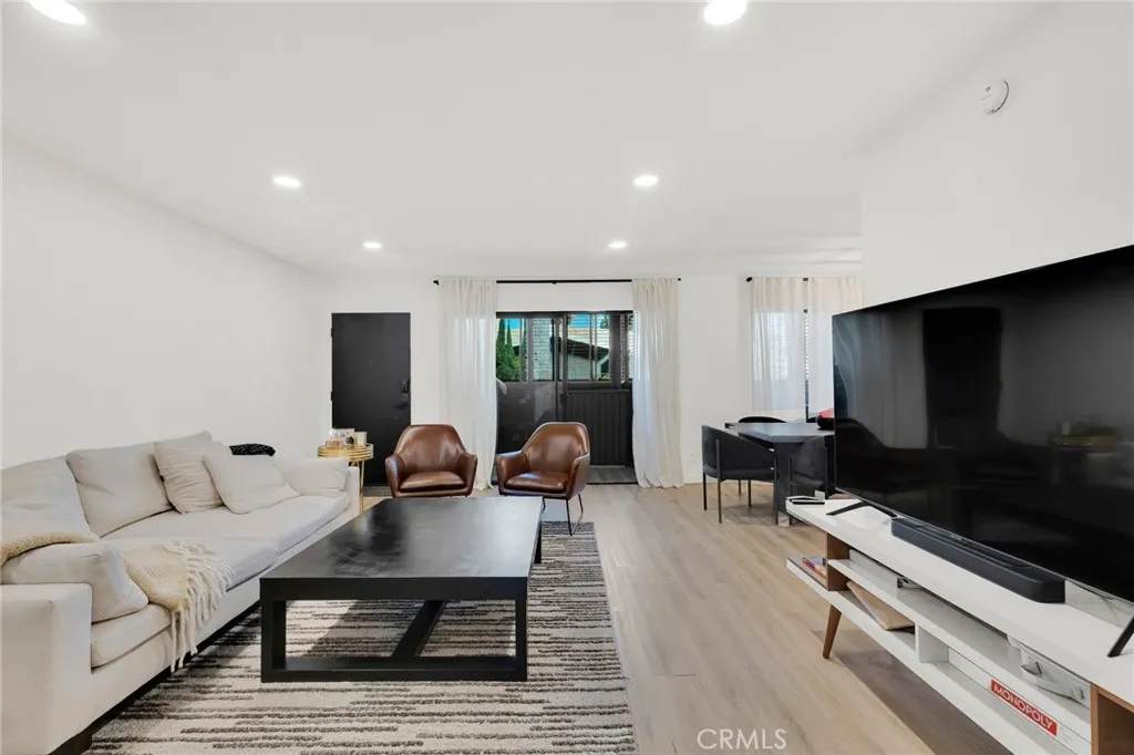 5530 Thornburn Street 102, Los Angeles, California 90045 home-pic-3