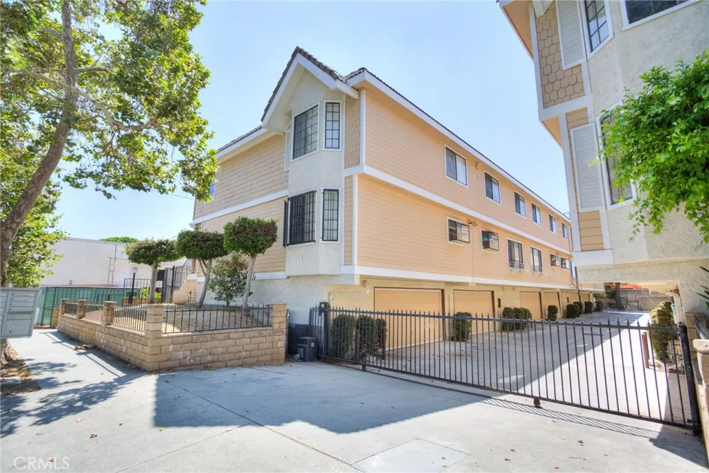 111 N Moore Avenue A, Monterey Park, California 91754, 3 Bedrooms Bedrooms, ,4 BathroomsBathrooms,Residential Lease,For Rent,Moore,WS25189923
