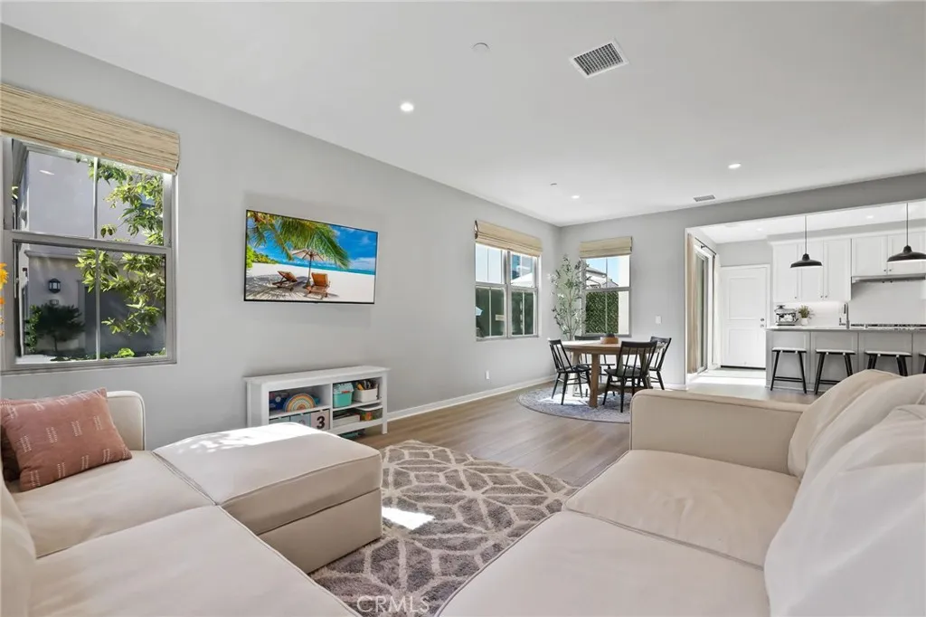 152 Newburry, Irvine, California 92618 home-pic-12