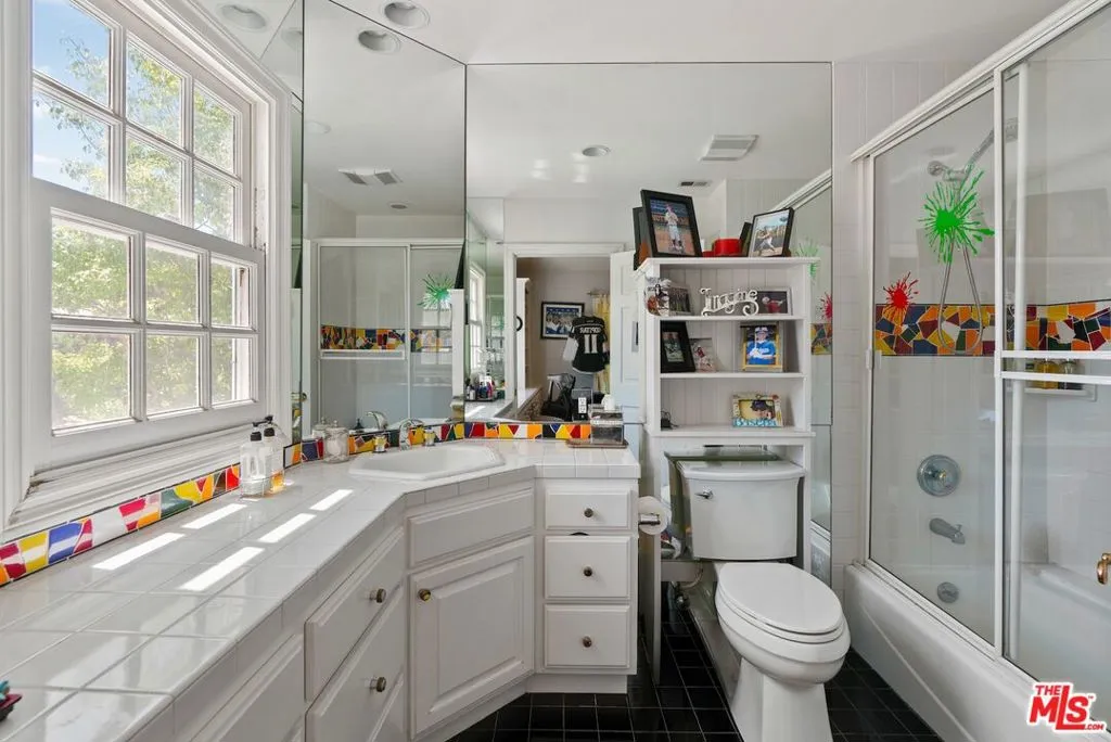 3541 Westfall Drive, Encino, California 91436 home-pic-23