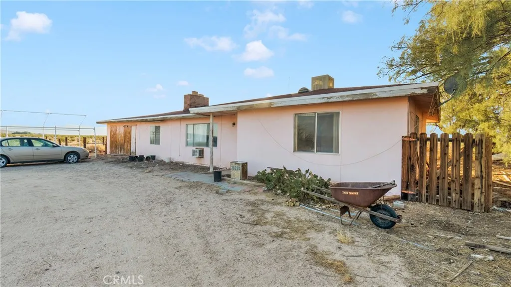 38920 Kathy Ln, Newberry Springs, California 92365 home-pic-2