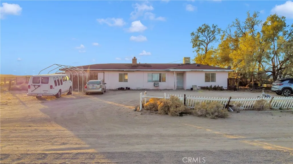38920 Kathy Ln, Newberry Springs, California 92365 home-pic-1