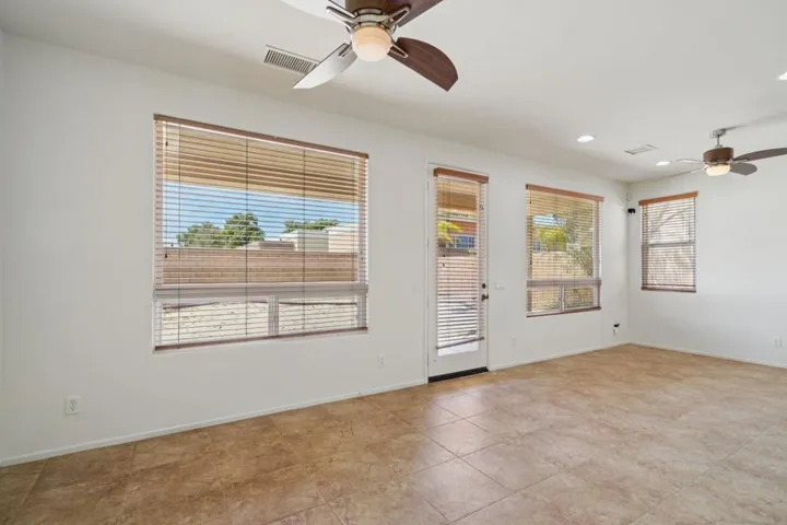 8-web-or-mls-W Agua Dulce Dr-S1908-008
