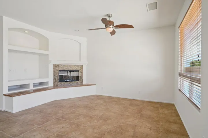 6-web-or-mls-W Agua Dulce Dr-S1908-006