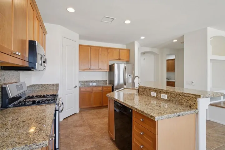 13-web-or-mls-W Agua Dulce Dr-S1908-013