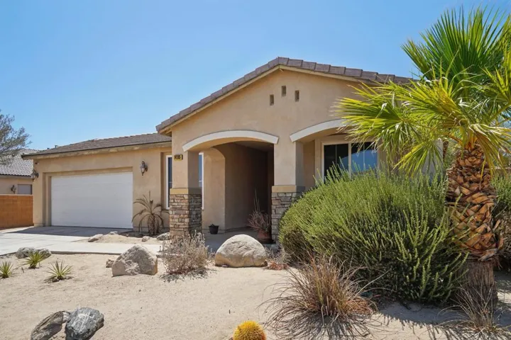 3-web-or-mls-W Agua Dulce Dr-S1908-003