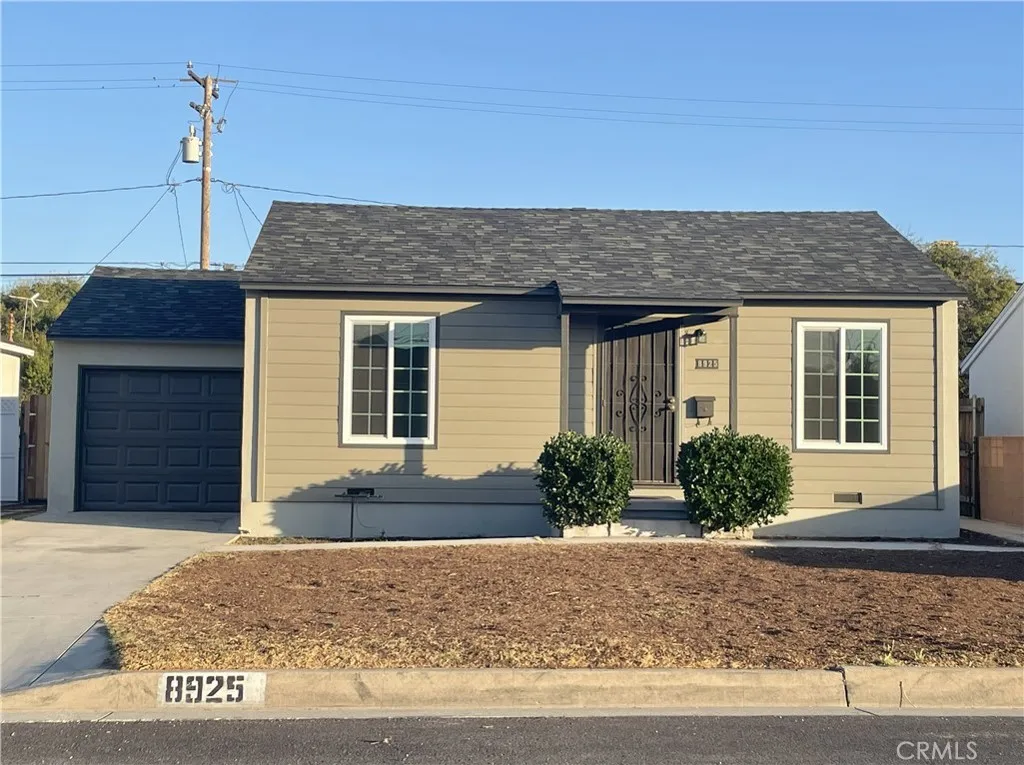 8925 Stamps Road, Downey, California 90240, 2 Bedrooms Bedrooms, ,1 BathroomBathrooms,Residential,For Sale,Stamps,RS25189918