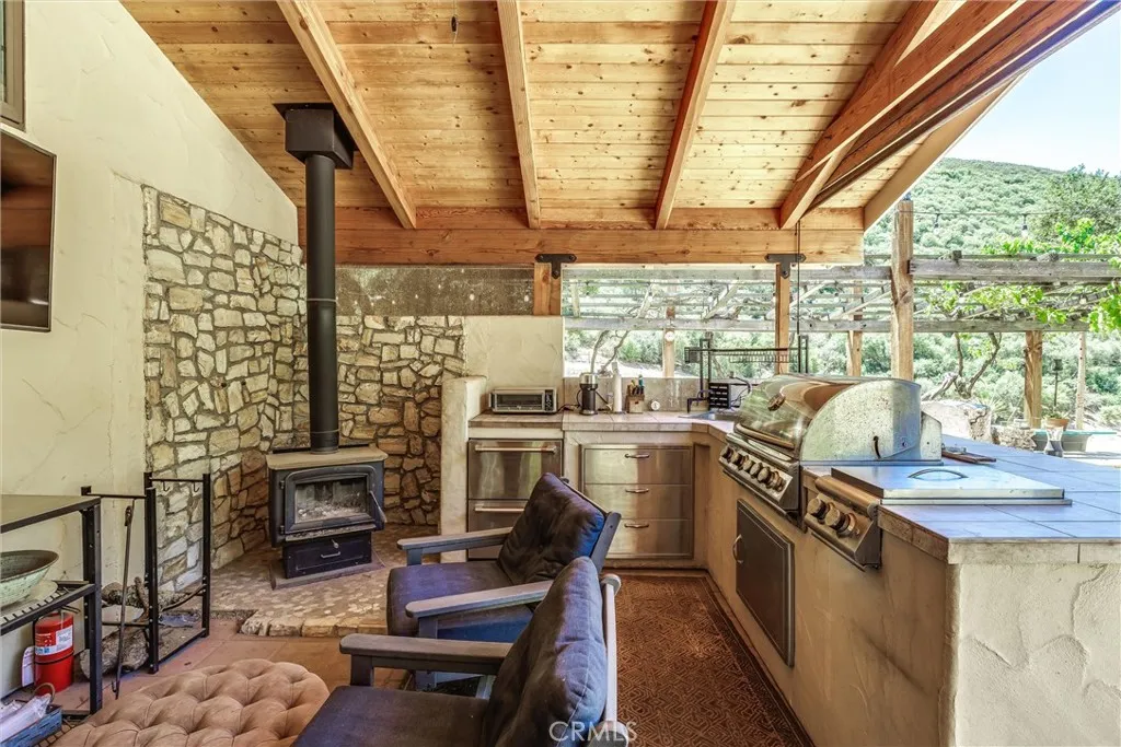 Cook up a great meal in the best outdoor kitchen in Lockwood