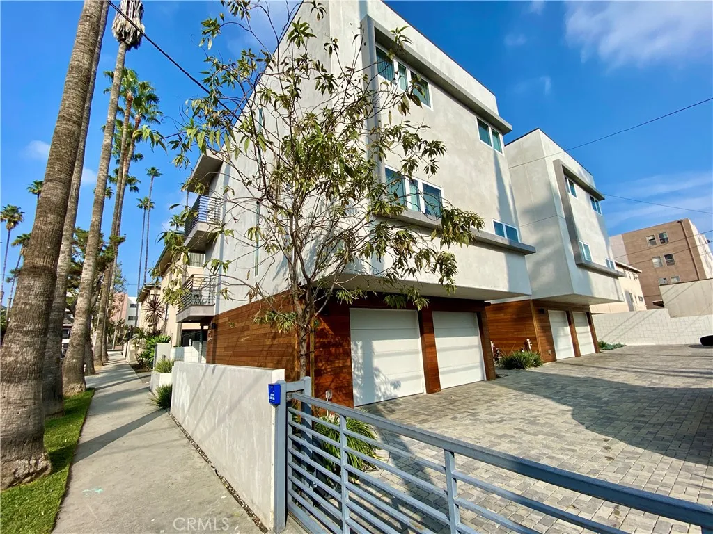 1804 1/2 N Serrano Avenue, Los Angeles, California 90027, 2 Bedrooms Bedrooms, ,1 BathroomBathrooms,Residential Lease,For Rent,Serrano,WS25190282