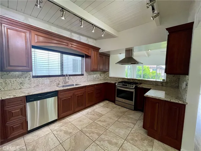 637 13th Street, Manhattan Beach, California 90266