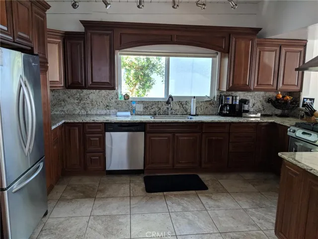 637 13th Street, Manhattan Beach, California 90266