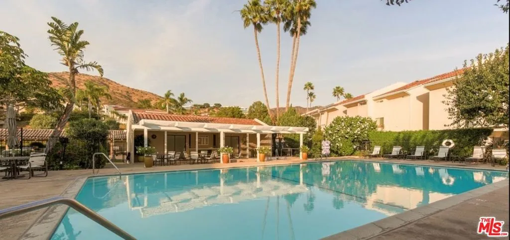 23916 De Ville Way A, Malibu, California 90265, 2 Bedrooms Bedrooms, ,2 BathroomsBathrooms,Residential Lease,For Rent,De Ville,25582243