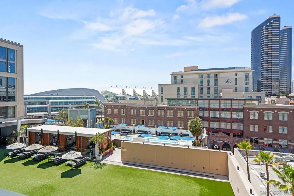 207 5th 739, San Diego, California 92101 home-pic-19