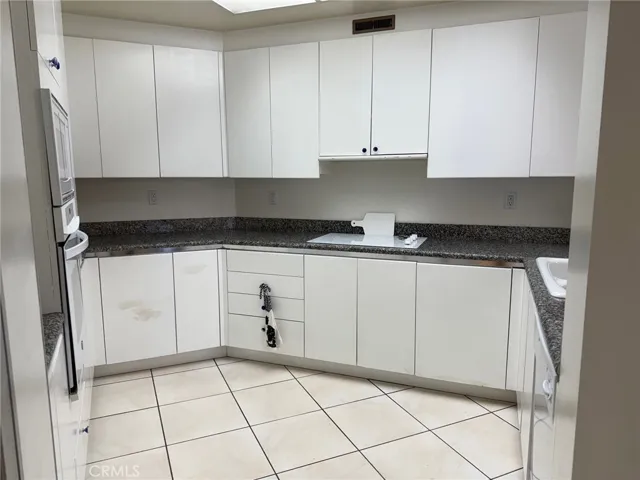 850 E Ocean Boulevard B3, Long Beach, California 90802