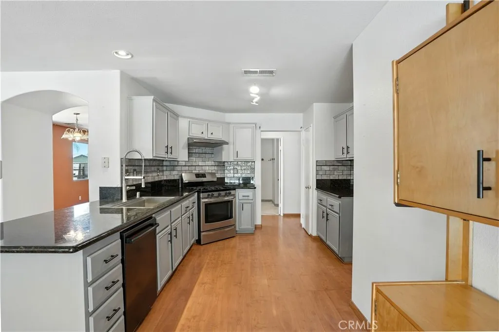 29193 Sunswept Drive, Lake Elsinore, California 92530 home-pic-19