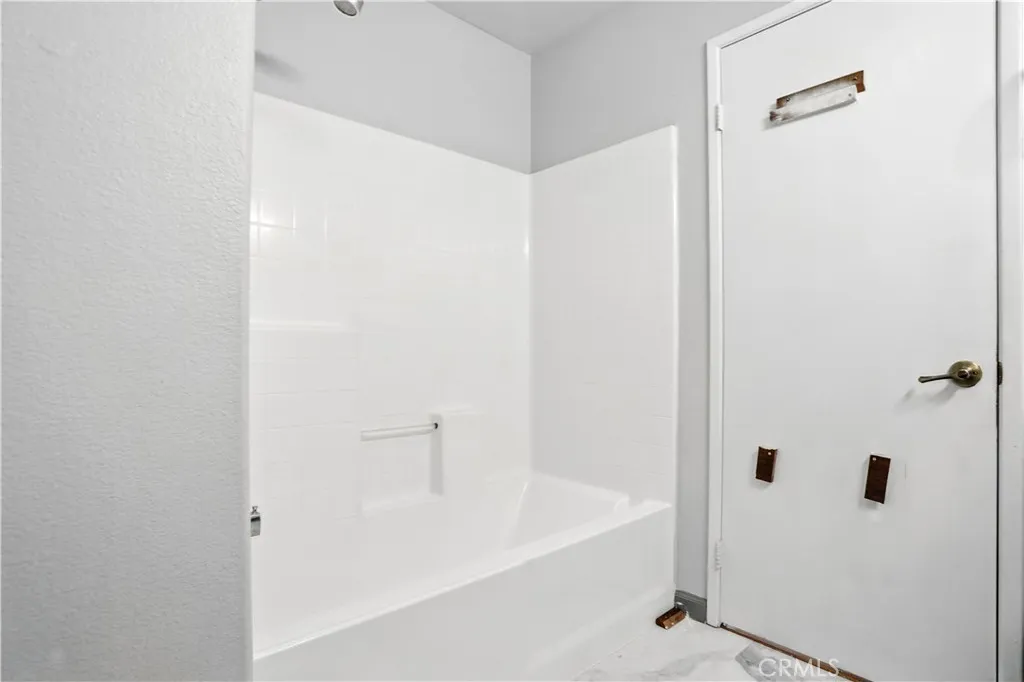 29193 Sunswept Drive, Lake Elsinore, California 92530 home-pic-18