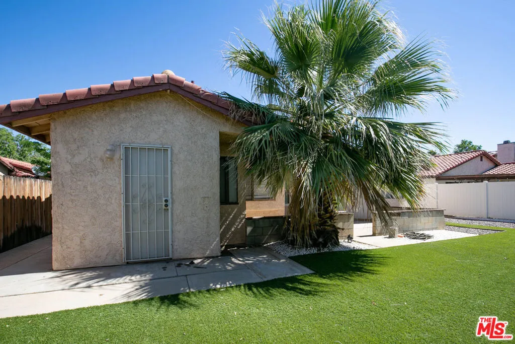 1010 E Avenue J6, Lancaster, California 93535 home-pic-8