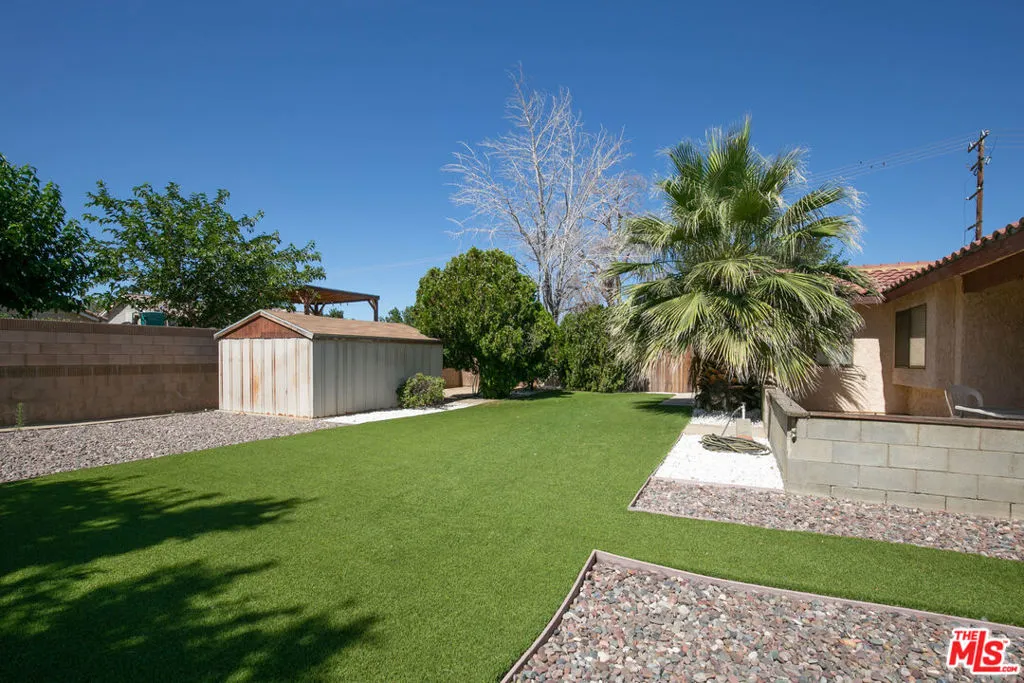 1010 E Avenue J6, Lancaster, California 93535 home-pic-6