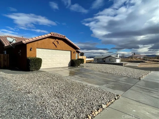 16392 Appletree Lane, Victorville, California 92395