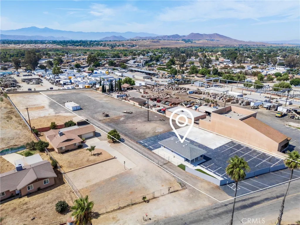 Wow! Extraordinary Property! Expand Your business, Explore your development options, Investment Property? 
