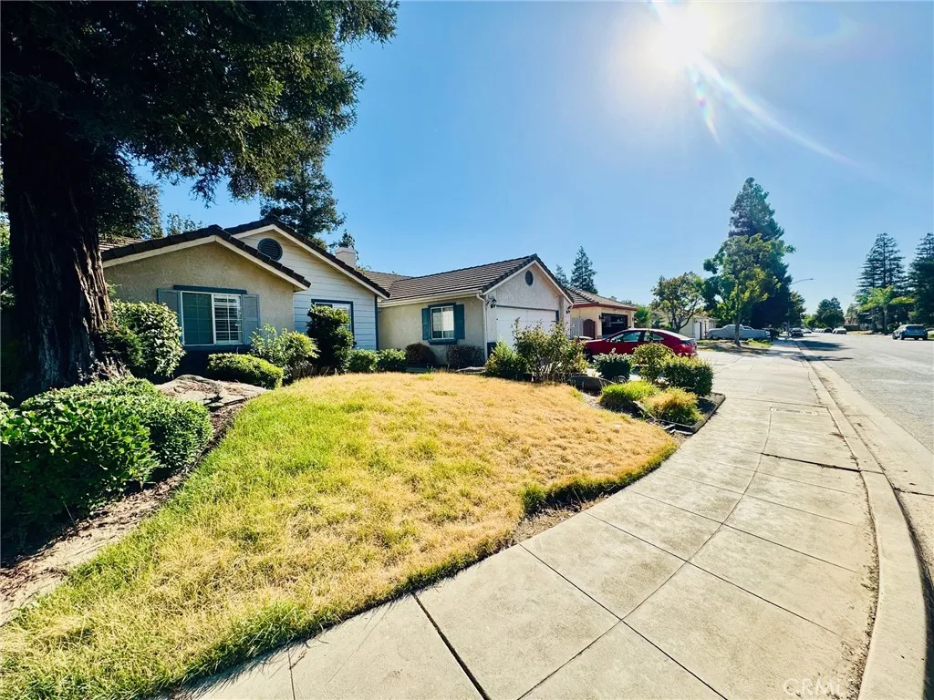 4189 W Providence Avenue, Fresno, California 93722 home-pic-2