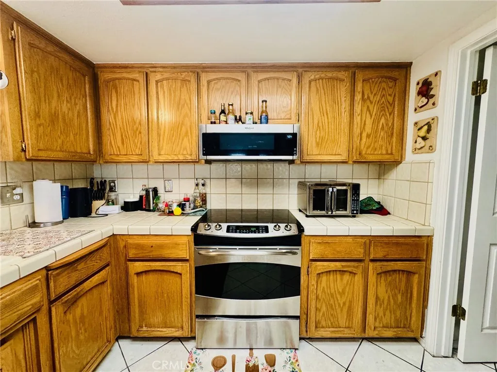 4189 W Providence Avenue, Fresno, California 93722 home-pic-11