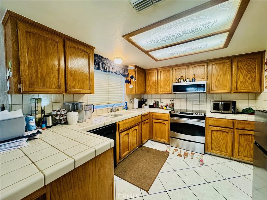 4189 W Providence Avenue, Fresno, California 93722 home-pic-10