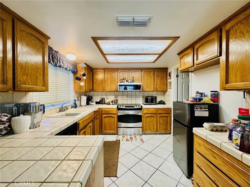 4189 W Providence Avenue, Fresno, California 93722 home-pic-8