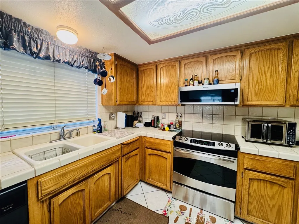 4189 W Providence Avenue, Fresno, California 93722 home-pic-12