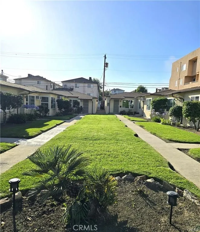 231 E Valencia Avenue C, Burbank, California 91502, 2 Bedrooms Bedrooms, ,1 BathroomBathrooms,Residential Lease,For Rent,Valencia,SR25190327