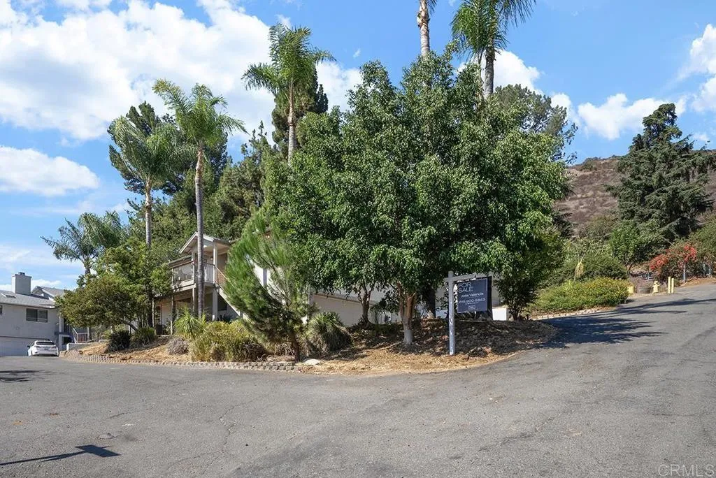 11837 Taia Lane, Lakeside, California 92040 home-pic-4