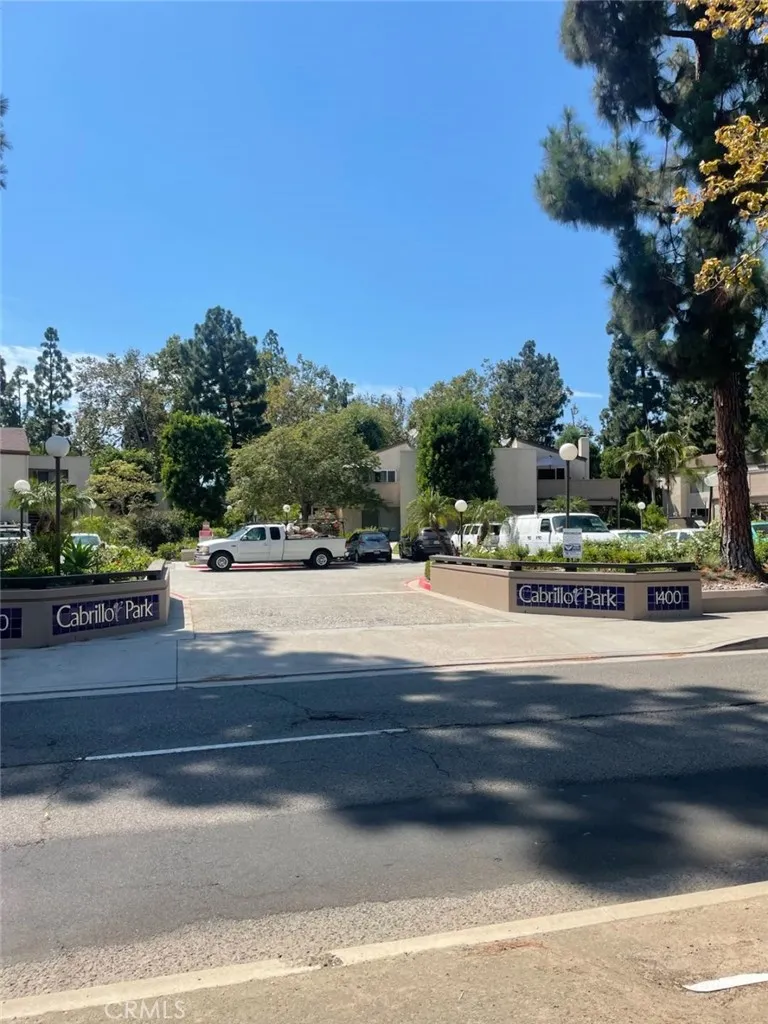 1340 Cabrillo Park Drive F, Santa Ana, California 92701, ,1 BathroomBathrooms,Residential,For Sale,Cabrillo Park,RS25190500