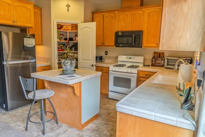 223 Apple Avenue, Greenfield, California 93927
