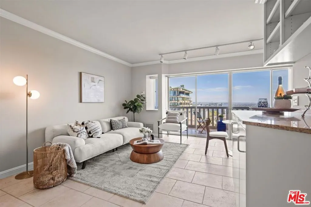 999 N Doheny Drive 806, West Hollywood, California 90069 home-pic-0
