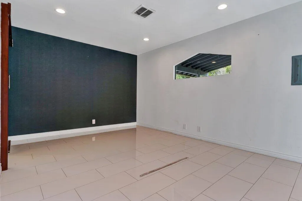 2111 E Wayne Road, Palm Springs, California 92262 home-pic-12